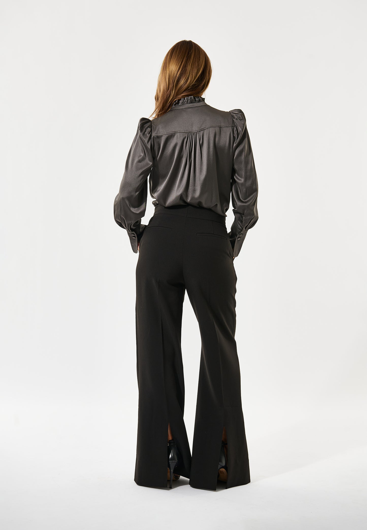 ROBERTADEA - DEA KUDIBAL - ANCHOR