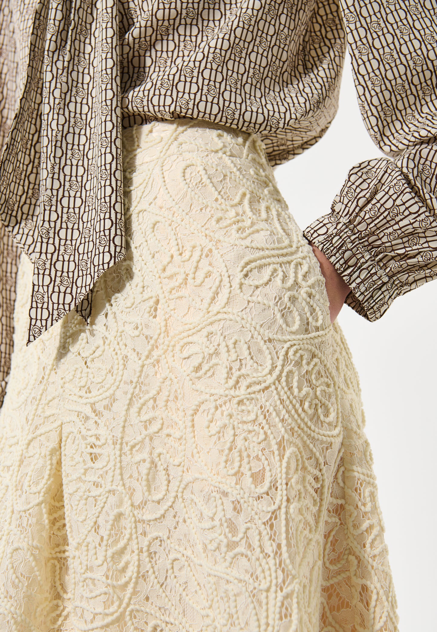 ALMADEA - DEA KUDIBAL - CREAM