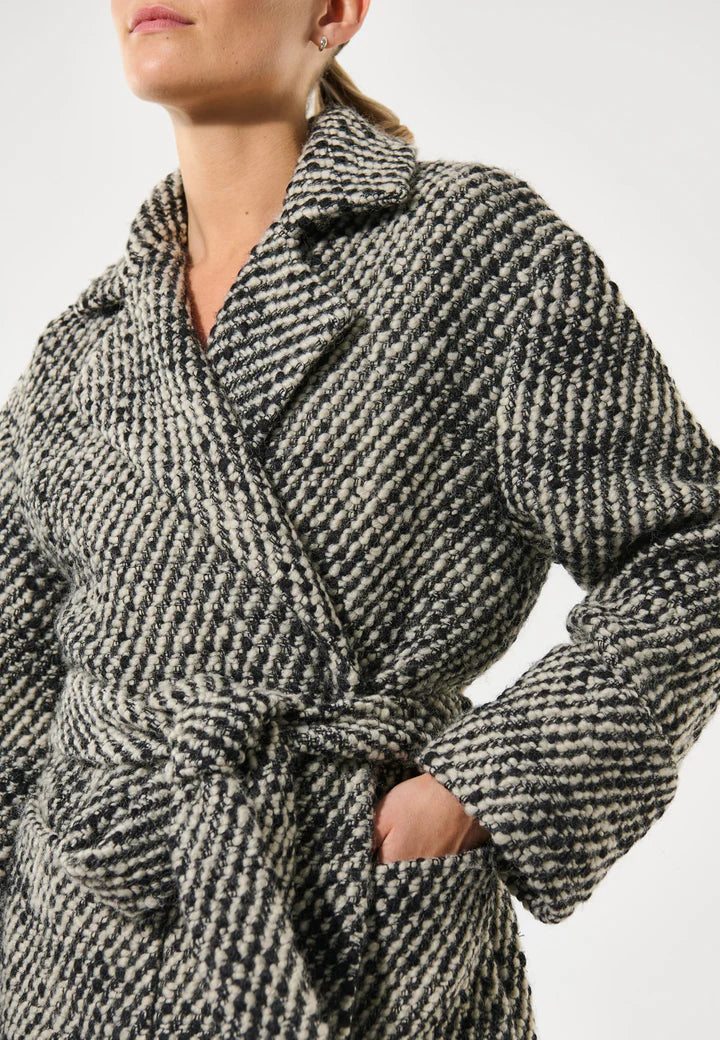 CHLODIADEA - DEA KUDIBAL - SALT & PEBER