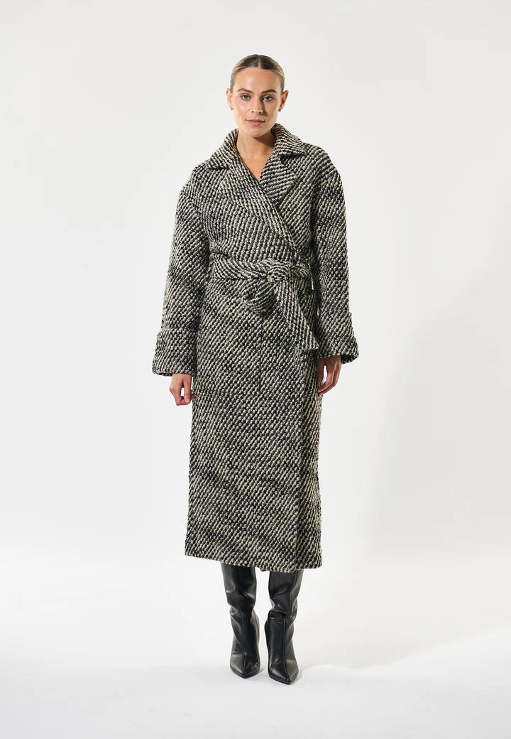 CHLODIADEA - DEA KUDIBAL - SALT & PEBER