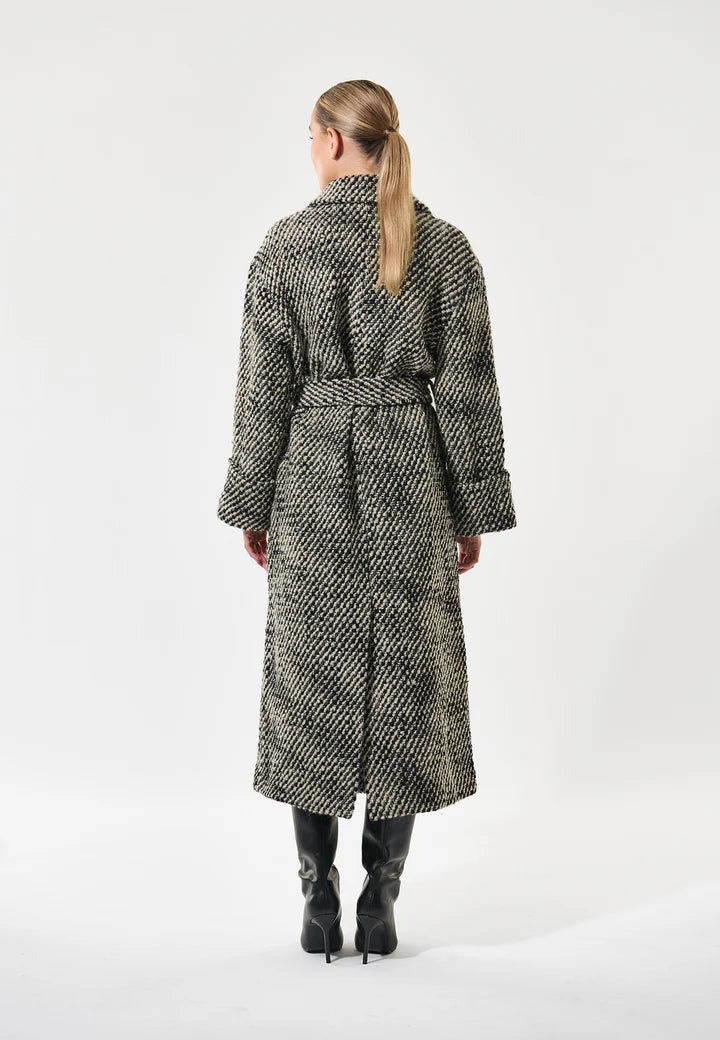 CHLODIADEA - DEA KUDIBAL - SALT & PEBER