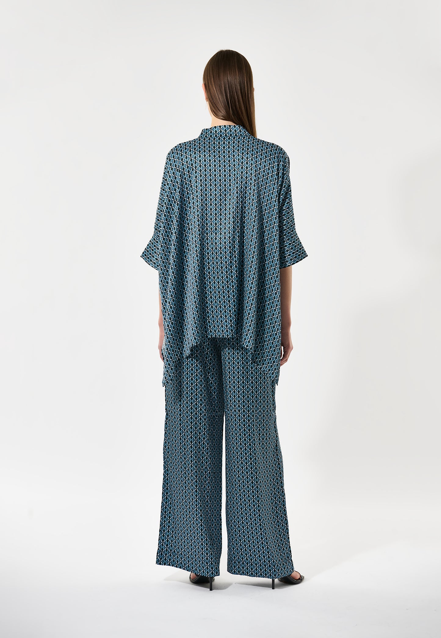 MANDYDEA - DEA KUDIBAL - BUTTERFLY BLUE