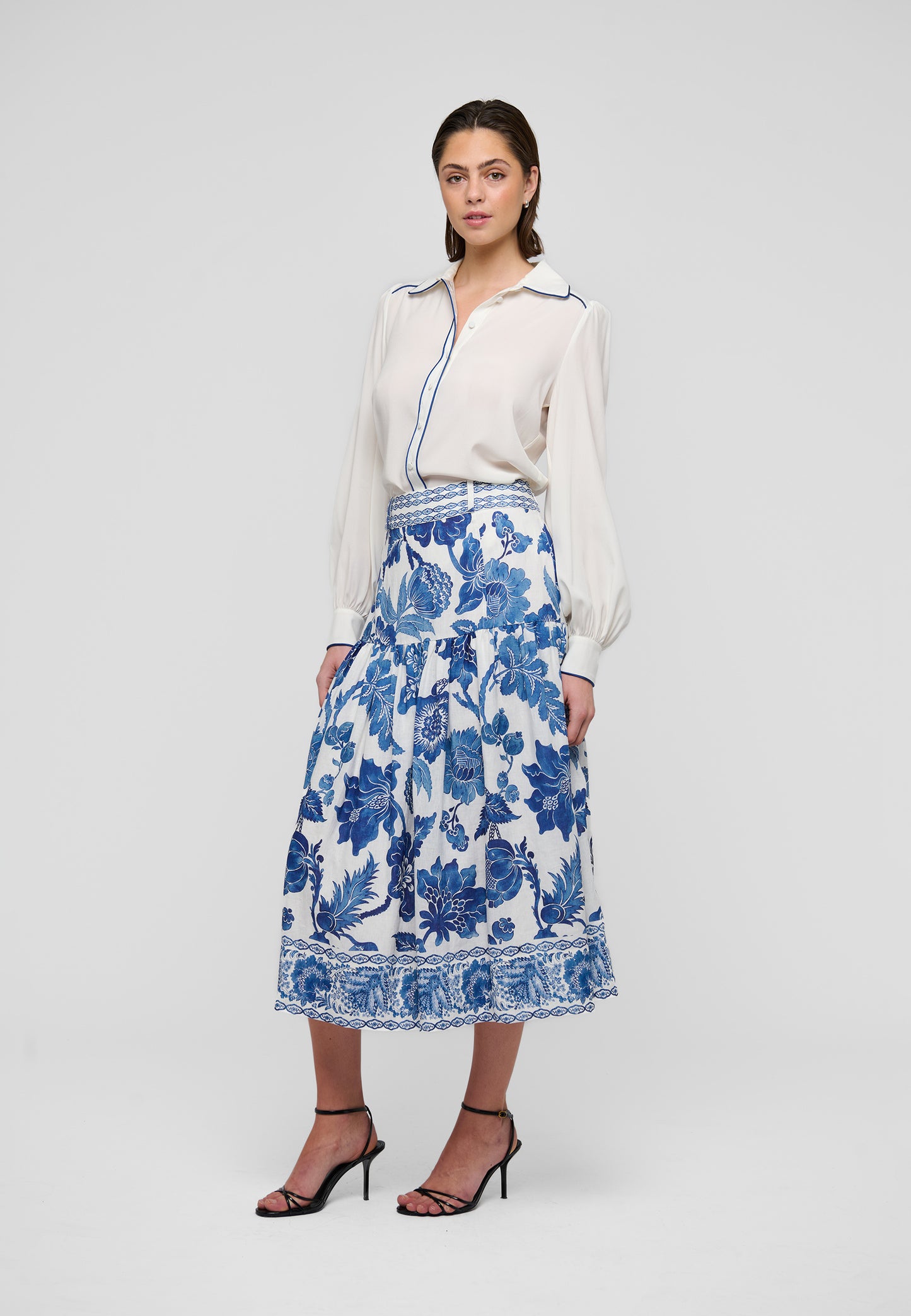 PETRINEDEA - DEA KUDIBAL - BLOSSOMING