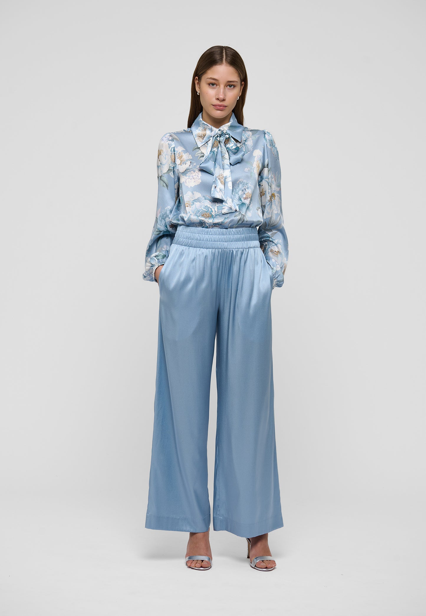 ANNABELLEDEA - DEA KUDIBAL - PAEONIA SKYWAY