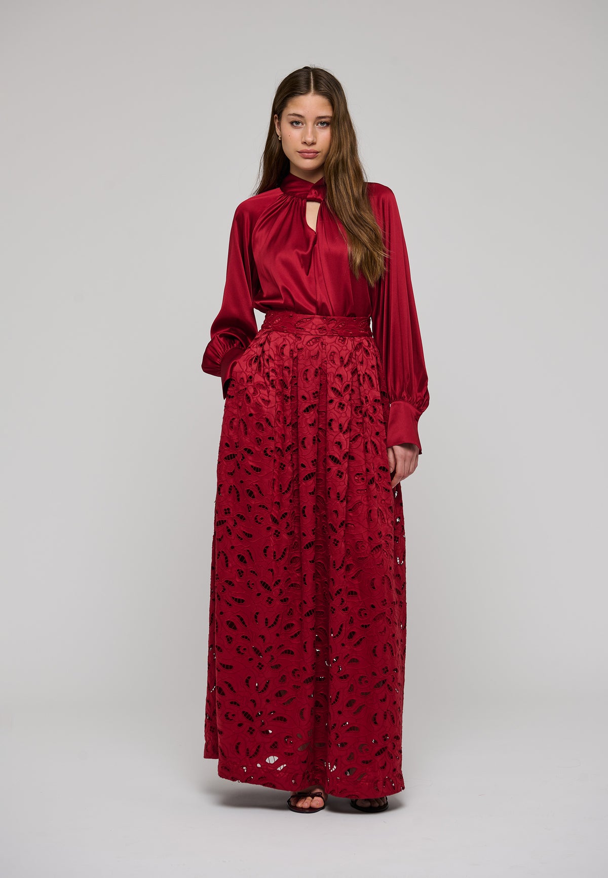 MADELAINEDEA-DEA KUDIBAL-CRANBERRY