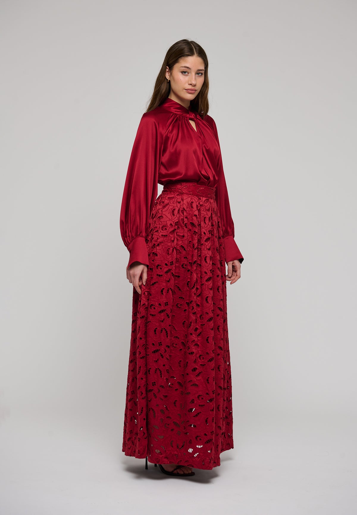 MADELAINEDEA-DEA KUDIBAL-CRANBERRY